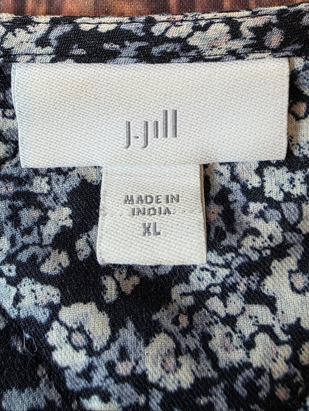 J. Jill Quilted Size XL Floral Boxy Fit Jacket Navy White Ditsy Floral Cotton - Picture 3 of 8